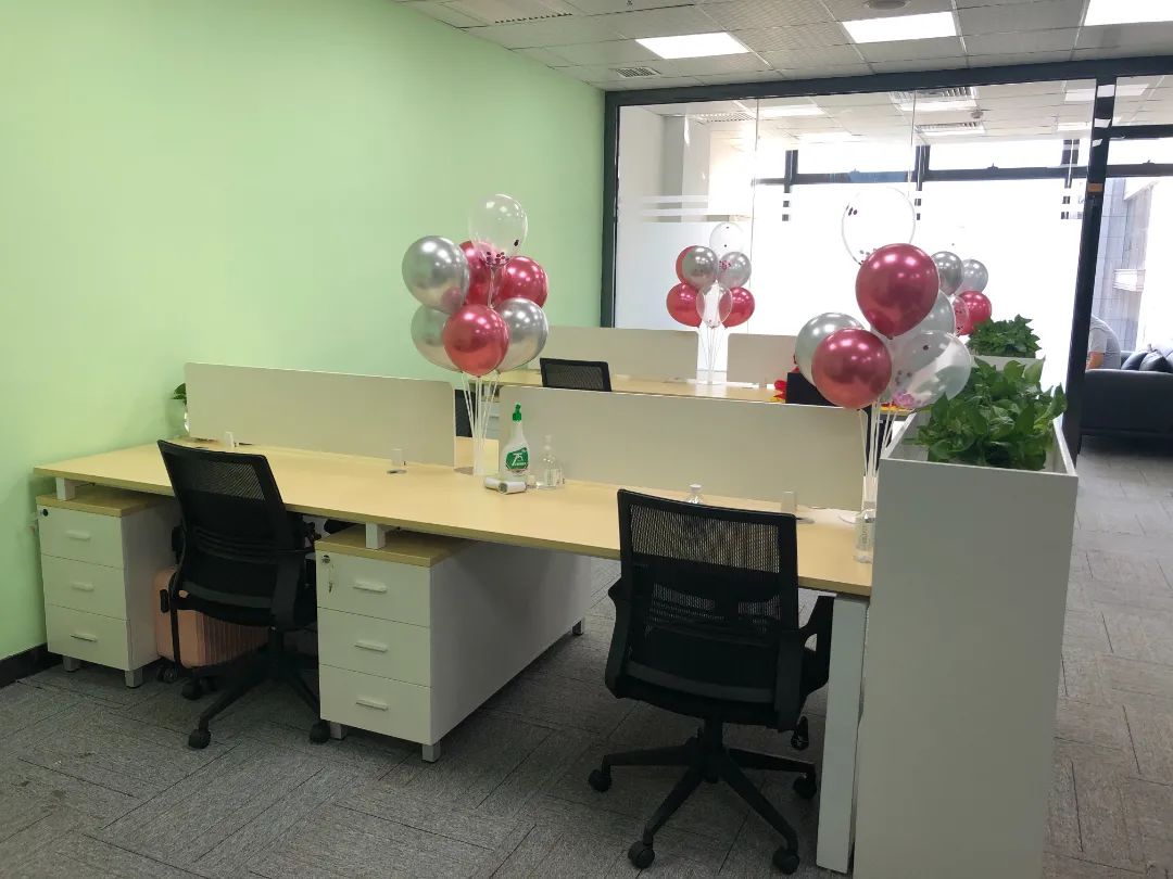 10办公桌子.jpg